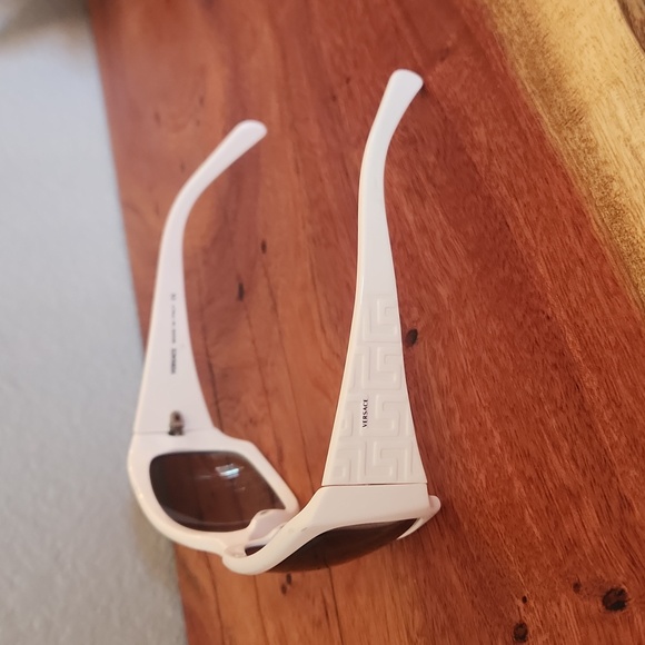 Vintage Y2K Versace Model 4049 Sunglasses - Picture 5 of 9